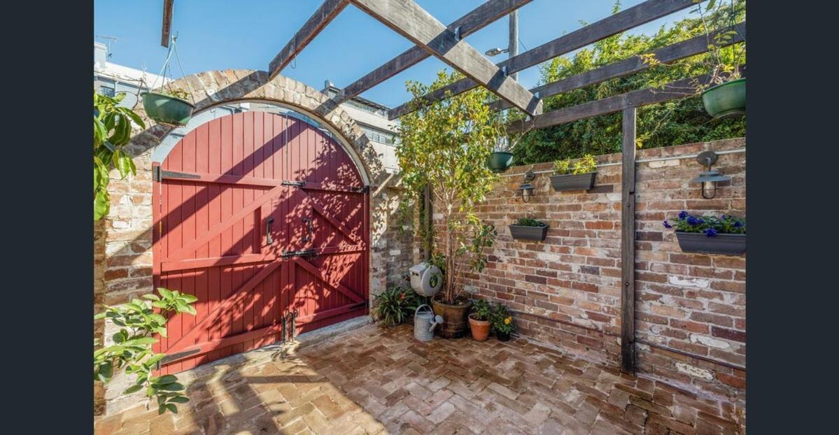 Holiday home Victorian Cityside Sanctuary Sydney