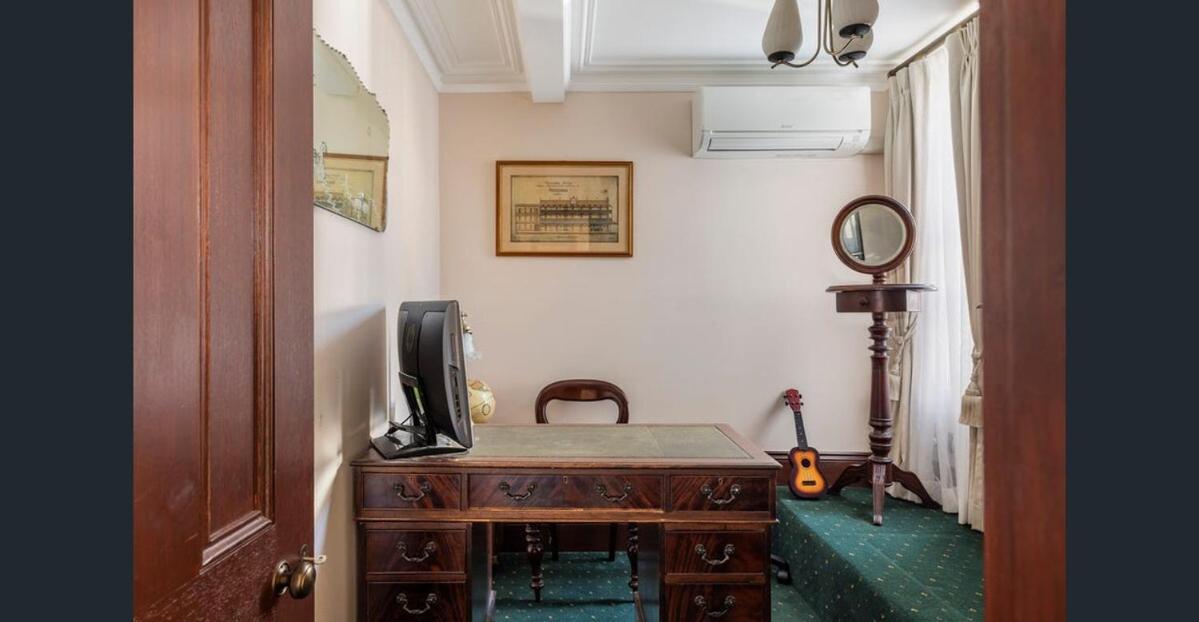 Victorian Cityside Sanctuary *